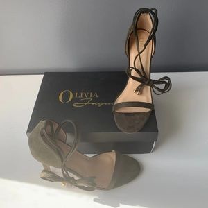 Olivia Ferguson OLIVE SUEDE STYLE HILTON